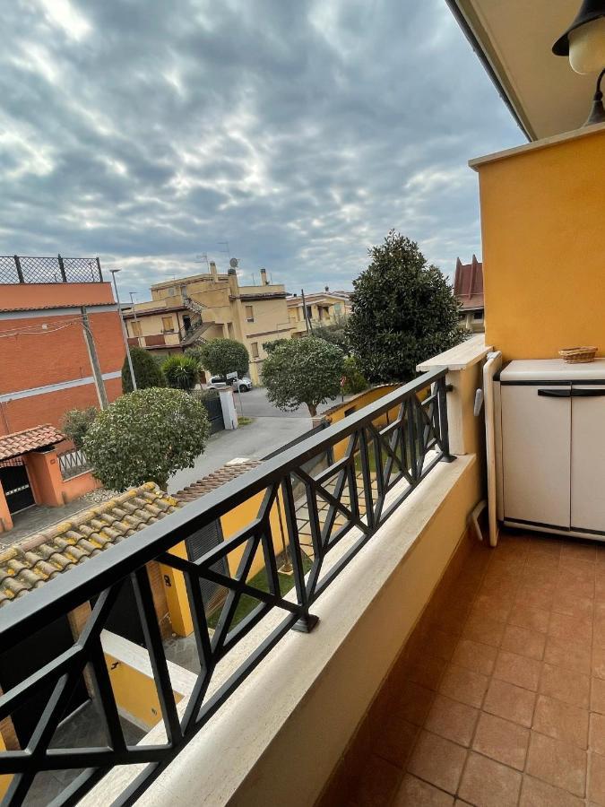 La Casa Di Flora Aeroporto Di Fiumicino Villa Luaran gambar