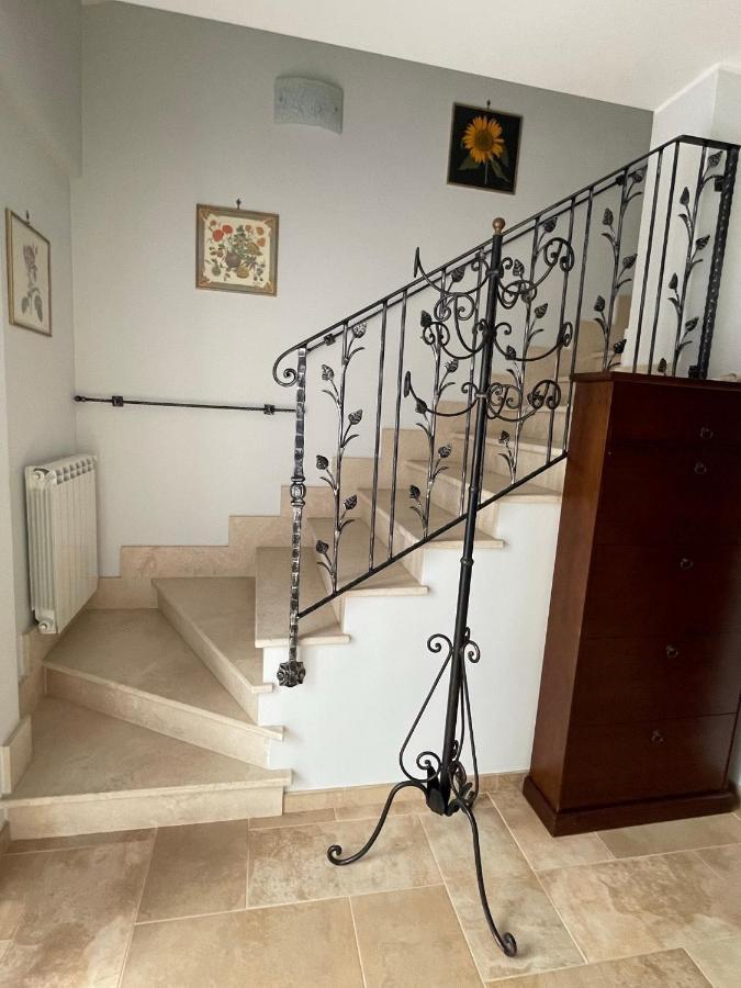 La Casa Di Flora Aeroporto Di Fiumicino Villa Luaran gambar