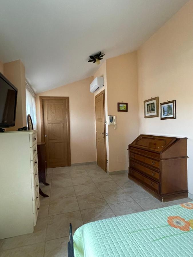 La Casa Di Flora Aeroporto Di Fiumicino Villa Luaran gambar
