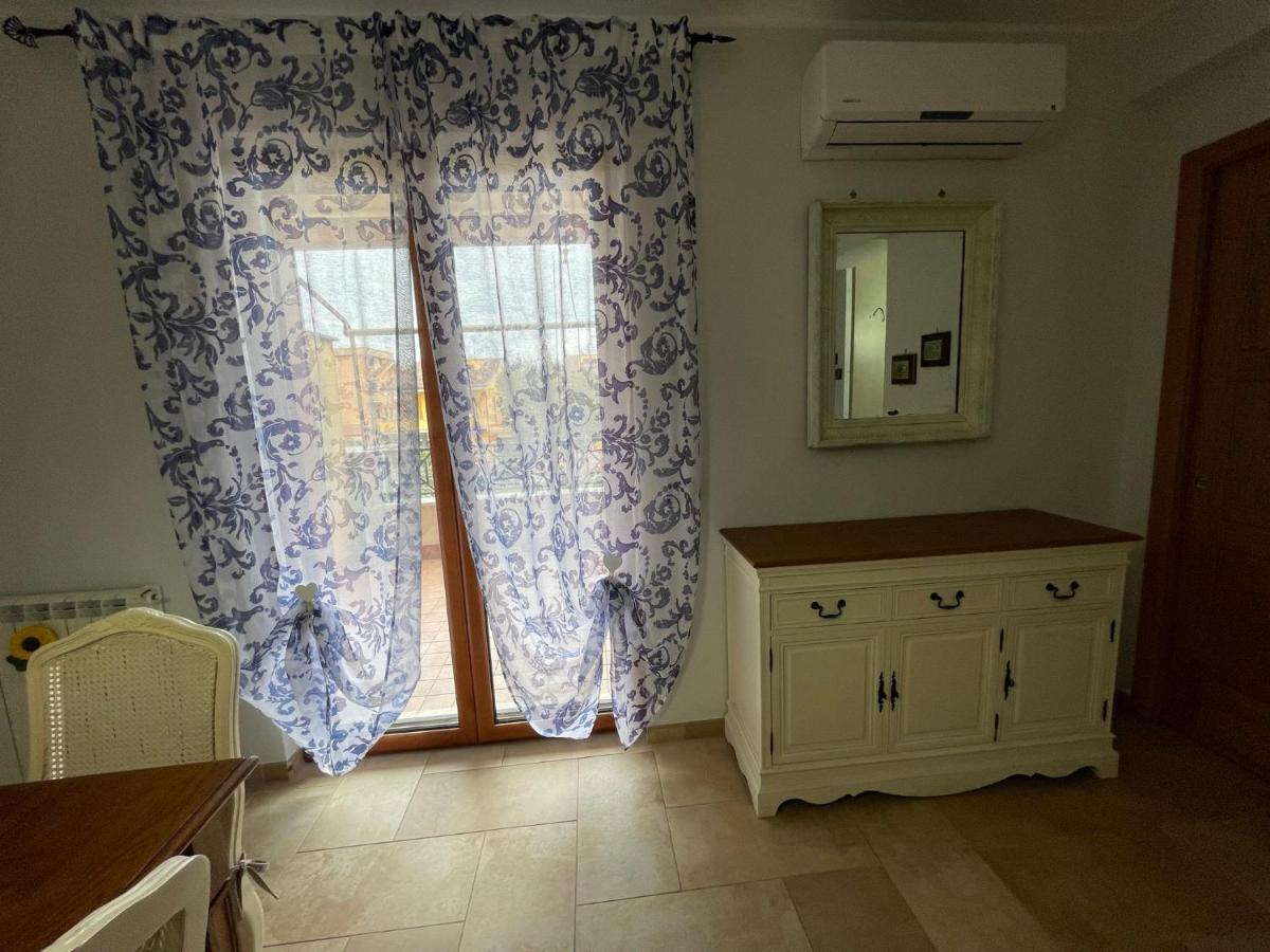 La Casa Di Flora Aeroporto Di Fiumicino Villa Luaran gambar