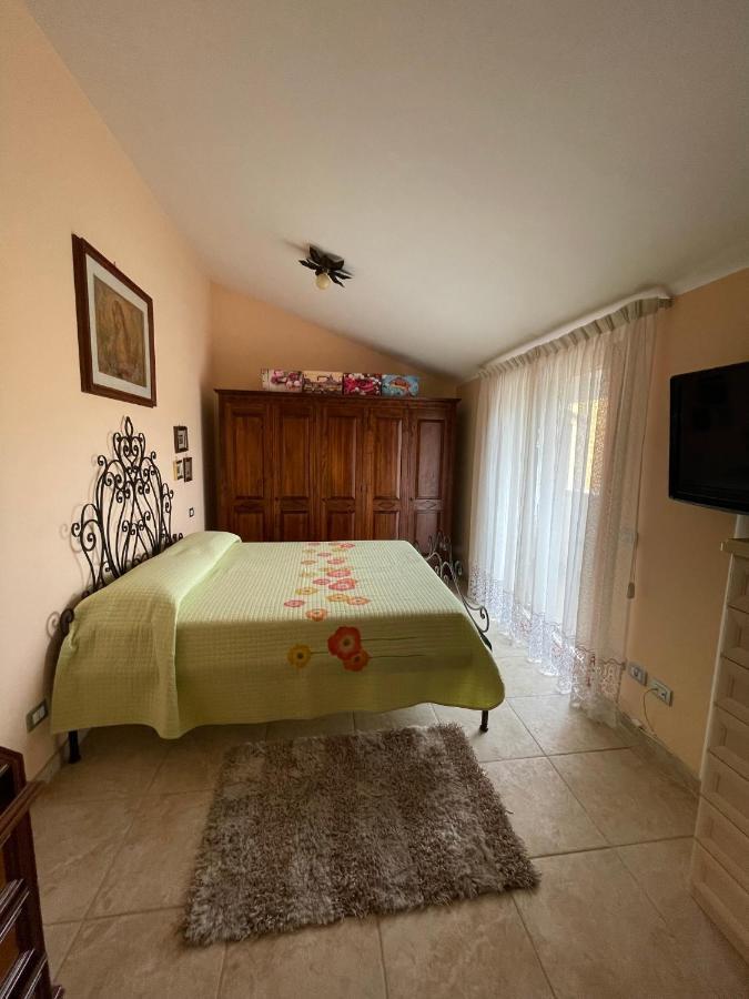 La Casa Di Flora Aeroporto Di Fiumicino Villa Luaran gambar